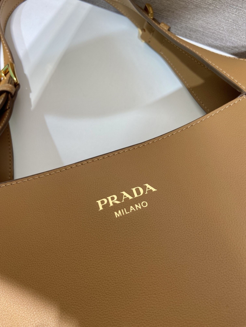 Pra*a tote bags